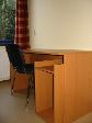 Cliquer ici pour agrandir la photo de la chambre 103 - bureau + fenêtre