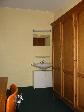 Cliquer ici pour agrandir la photo de la chambre 305 - évier + garde-robe